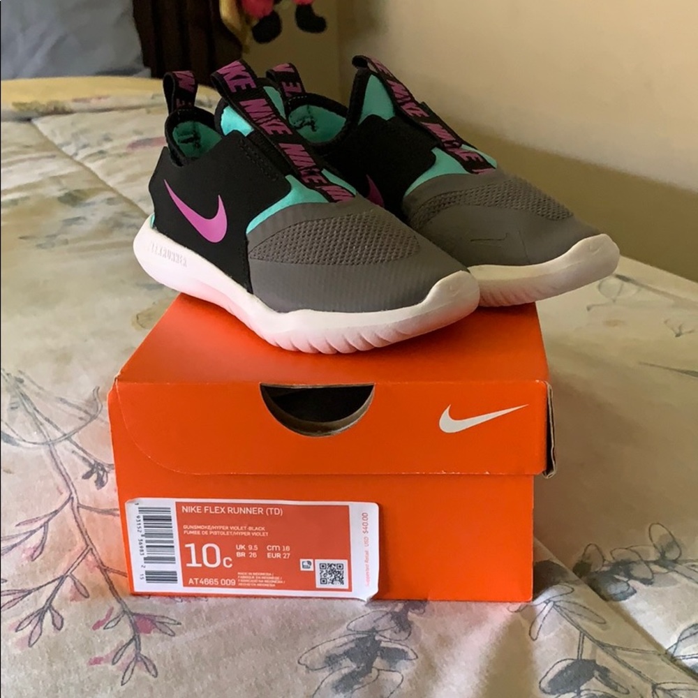 Nike flex runner